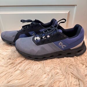 Men’s OnCloud running shoes, size 10.5